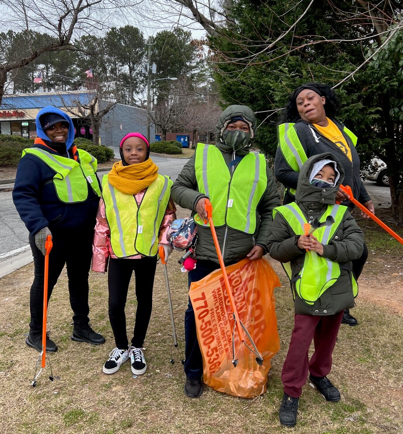 011922_MDJ_ActsofKindnessPart8_WeThriveLitterClean-Up3_VolunteersInAction.jpg